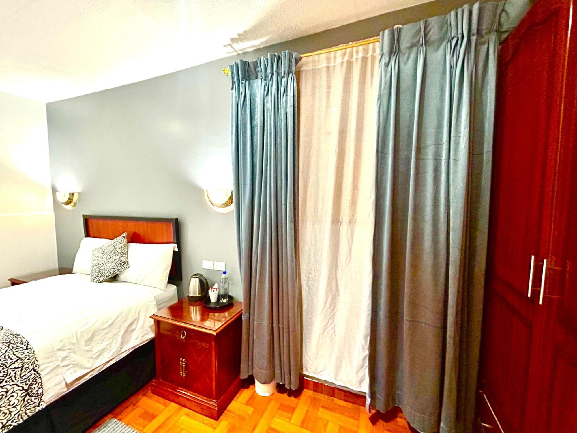 Accel Hotel La Quinta 이바라 외부 사진