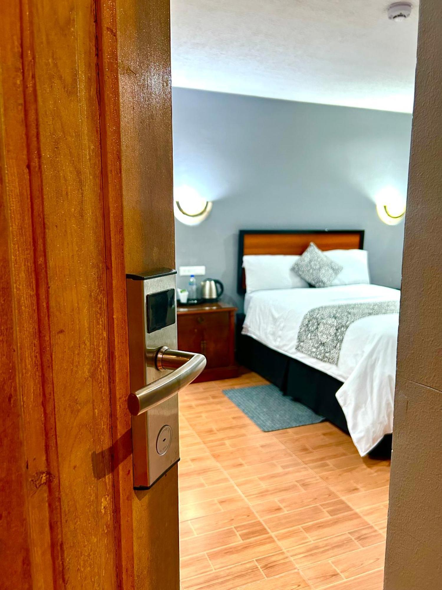 Accel Hotel La Quinta 이바라 외부 사진